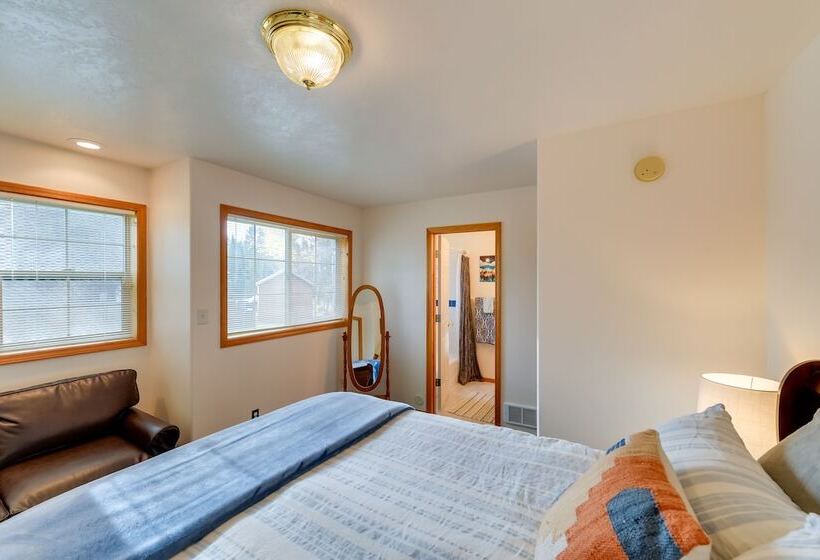 Quiet Island Park Family Home Near Yellowstone!