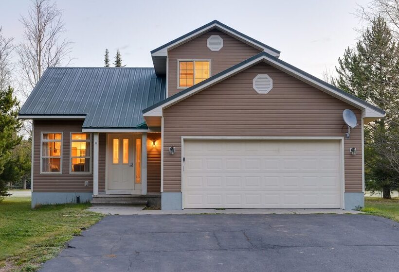 Quiet Island Park Family Home Near Yellowstone!