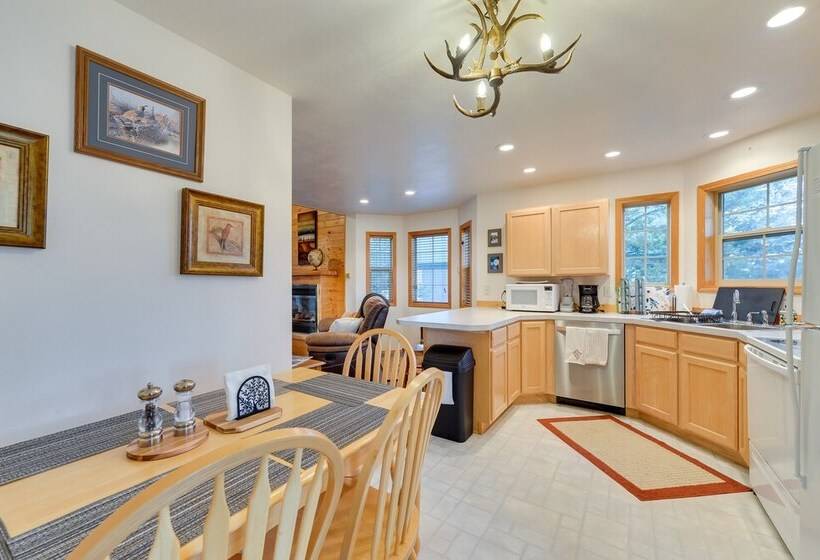 Quiet Island Park Family Home Near Yellowstone!