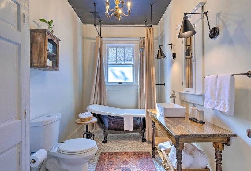 Renovated Historic Home W/ Yard: 2 Mi To Dtwn