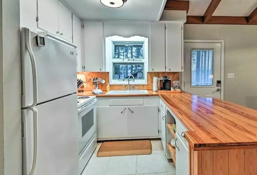 Rockingham Cabin On 75 Acres W/ Lake Access!