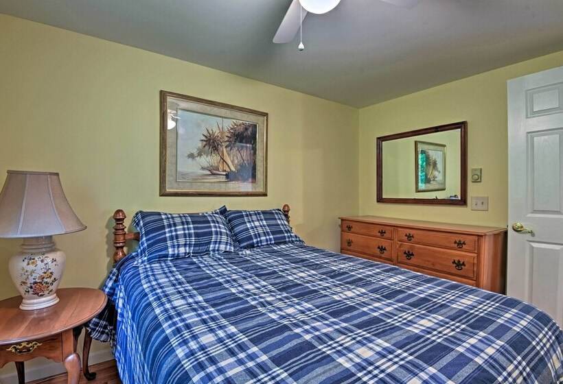 Deck & Fire Pit: Pocono Lake Home Near Skiing!