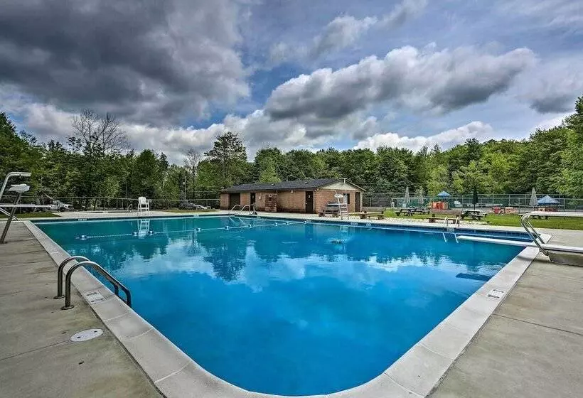 Deck & Fire Pit: Pocono Lake Home Near Skiing!