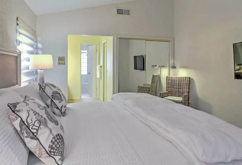 Sand Dollar  Jenson Beach Home W/ Pool Access!