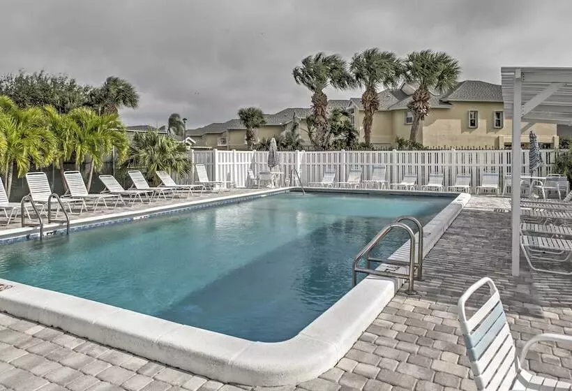 Sand Dollar  Jenson Beach Home W/ Pool Access!