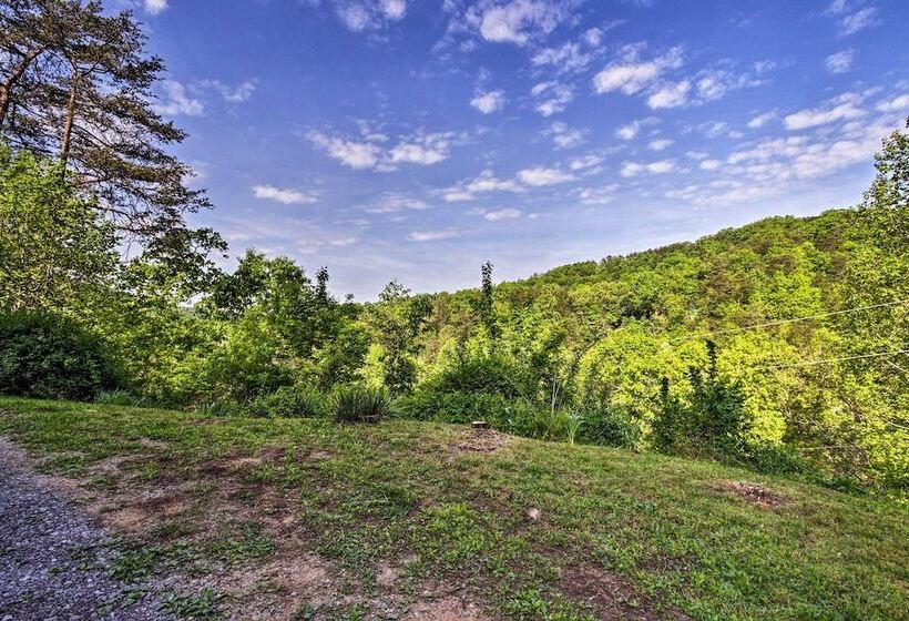 Secluded Cabin W/ Hot Tub, 3 Mi To Pigeon Forge!