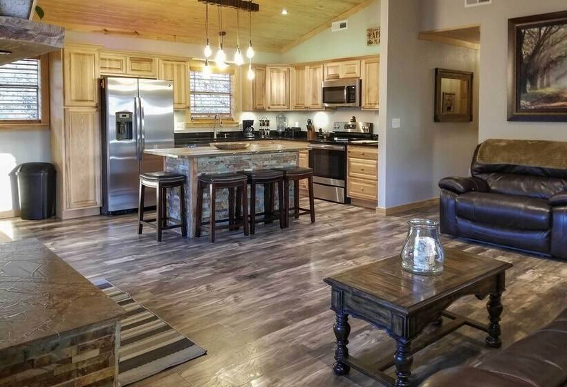 Secluded Cabin W/ Hot Tub, 3 Mi To Pigeon Forge!