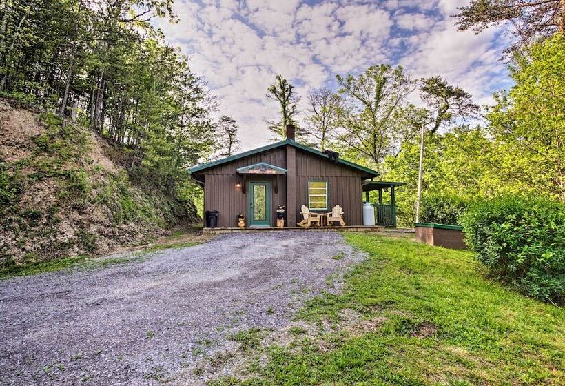 Secluded Cabin W/ Hot Tub, 3 Mi To Pigeon Forge!