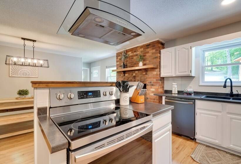 Sevierville Home W/ Hot Tub & Game Room!