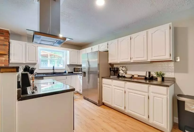 Sevierville Home W/ Hot Tub & Game Room!