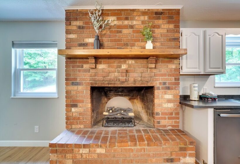 Sevierville Home W/ Hot Tub & Game Room!