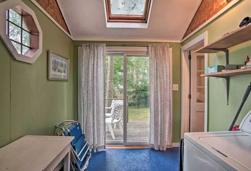 South Yarmouth Cottage ~ Half Mi To Beaches!