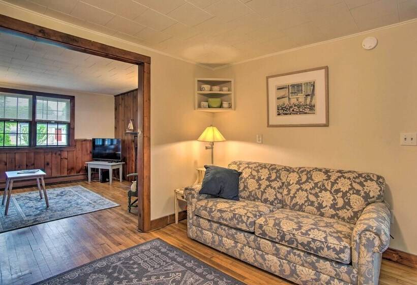 South Yarmouth Cottage ~ Half Mi To Beaches!