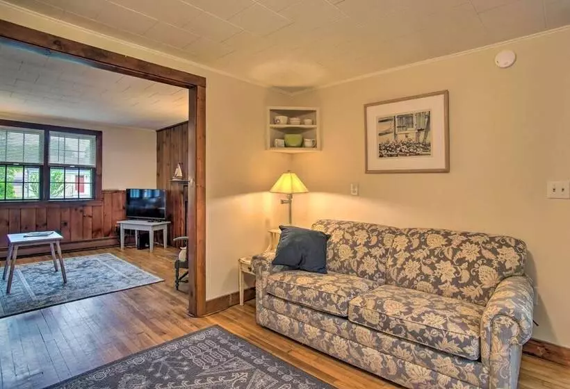 South Yarmouth Cottage ~ Half Mi To Beaches!