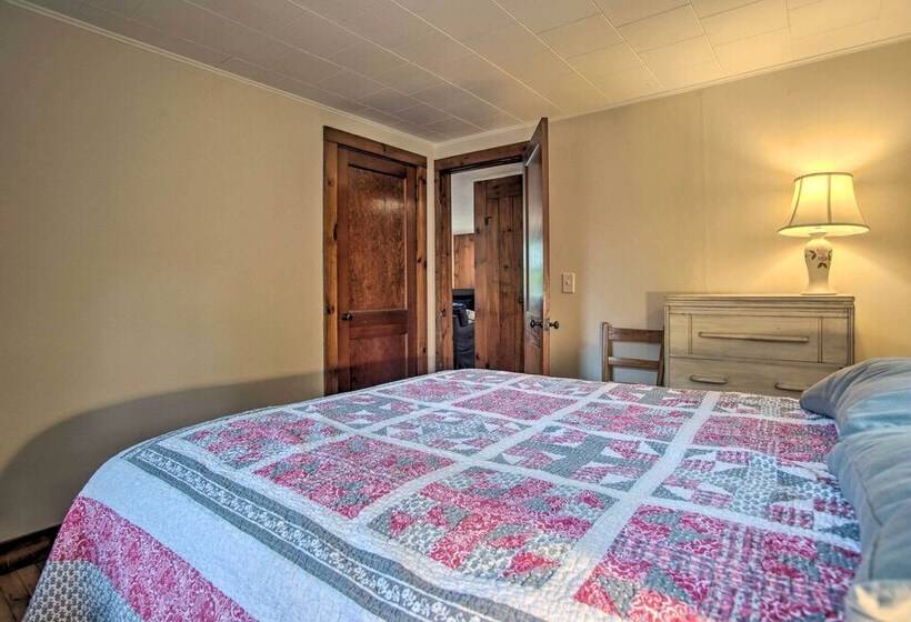 South Yarmouth Cottage ~ Half Mi To Beaches!