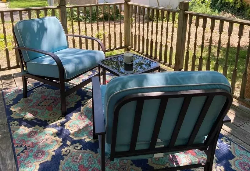 South Yarmouth Cottage ~ Half Mi To Beaches!