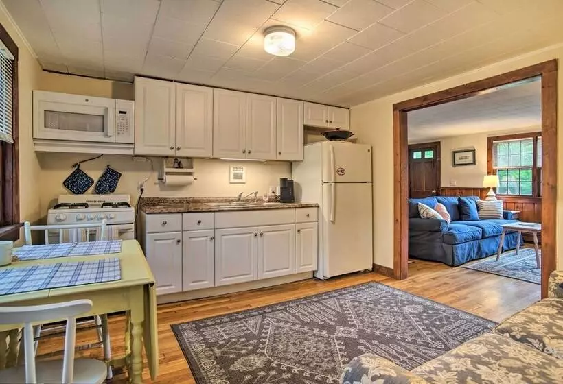 South Yarmouth Cottage ~ Half Mi To Beaches!