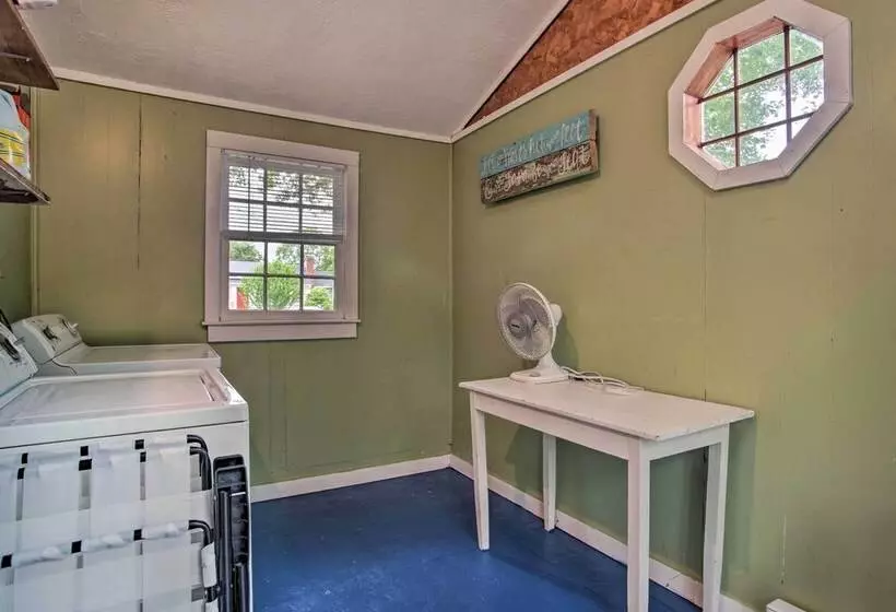 South Yarmouth Cottage ~ Half Mi To Beaches!