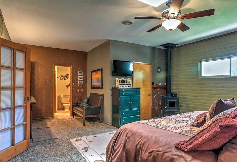 Spacious Alto House On 8 Private Acres W/ Hot Tub!