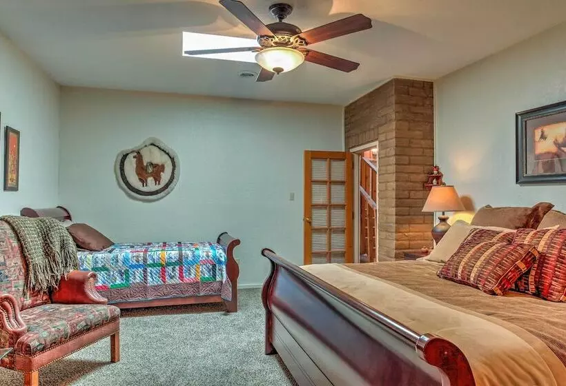 Spacious Alto House On 8 Private Acres W/ Hot Tub!