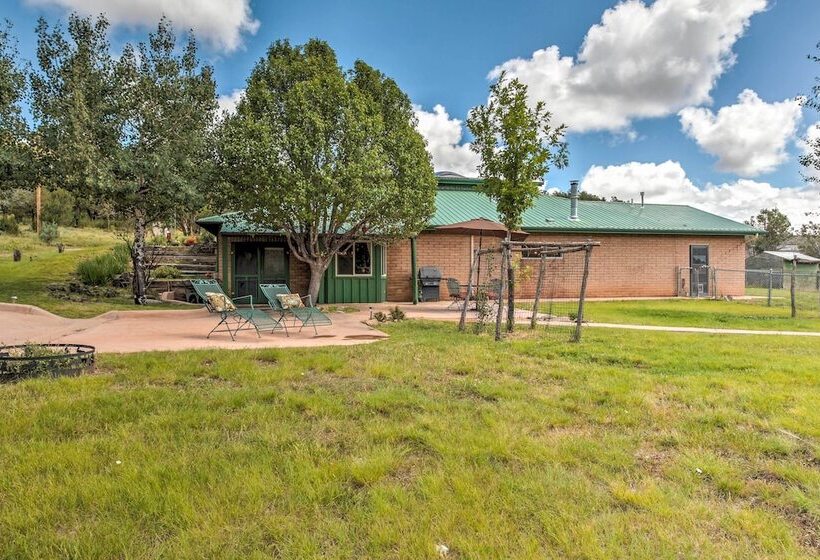 Spacious Alto House On 8 Private Acres W/ Hot Tub!