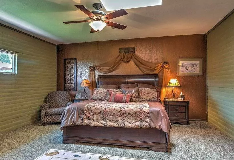 Spacious Alto House On 8 Private Acres W/ Hot Tub!