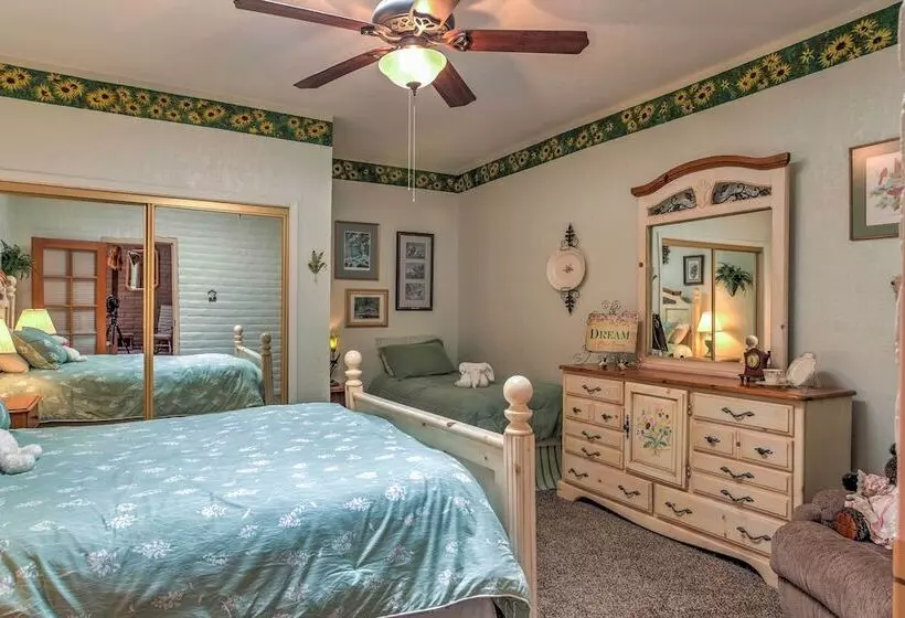 Spacious Alto House On 8 Private Acres W/ Hot Tub!