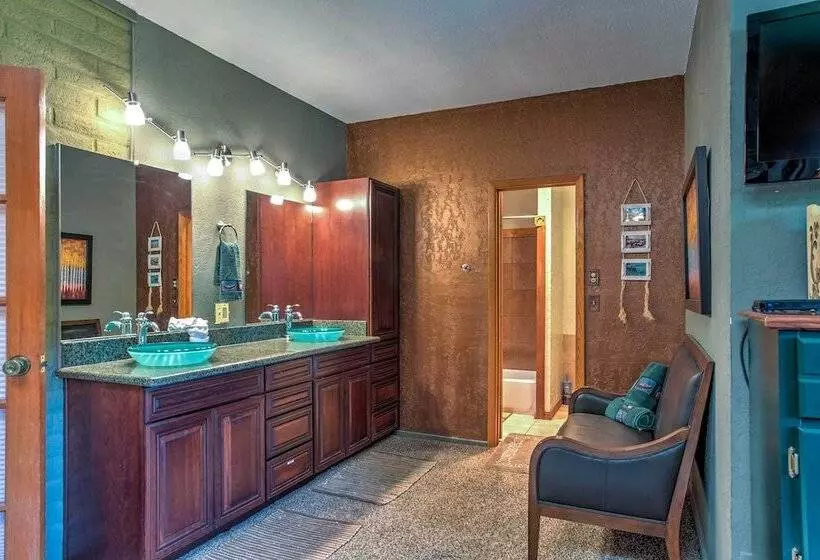 Spacious Alto House On 8 Private Acres W/ Hot Tub!