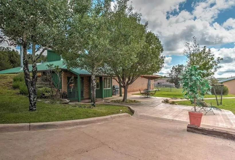 Spacious Alto House On 8 Private Acres W/ Hot Tub!