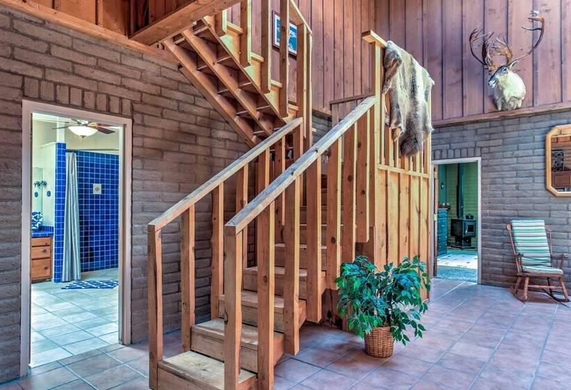 Spacious Alto House On 8 Private Acres W/ Hot Tub!