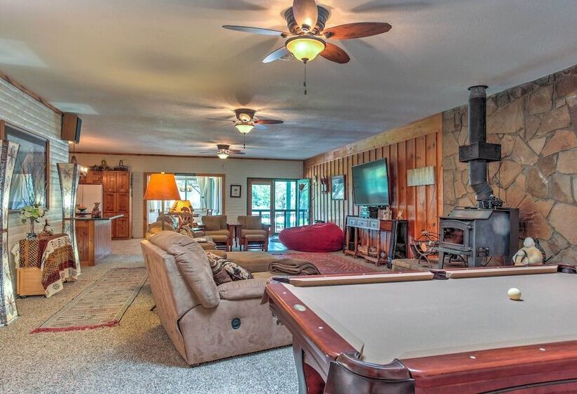 Spacious Alto House On 8 Private Acres W/ Hot Tub!