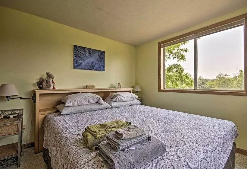 Spacious Mountain Home: Family, Pet & Wfh Friendly