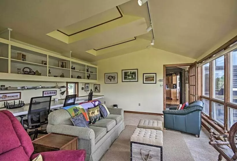 Spacious Mountain Home: Family, Pet & Wfh Friendly