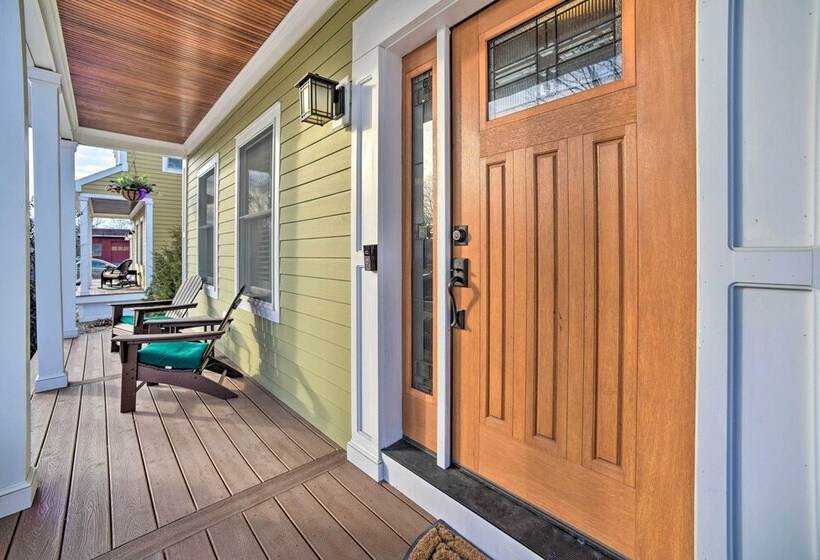 Stunning House W/ Deck, Game Room & Home Gym!