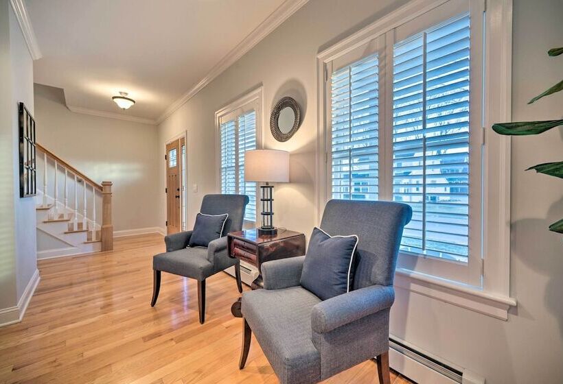 Stunning House W/ Deck, Game Room & Home Gym!