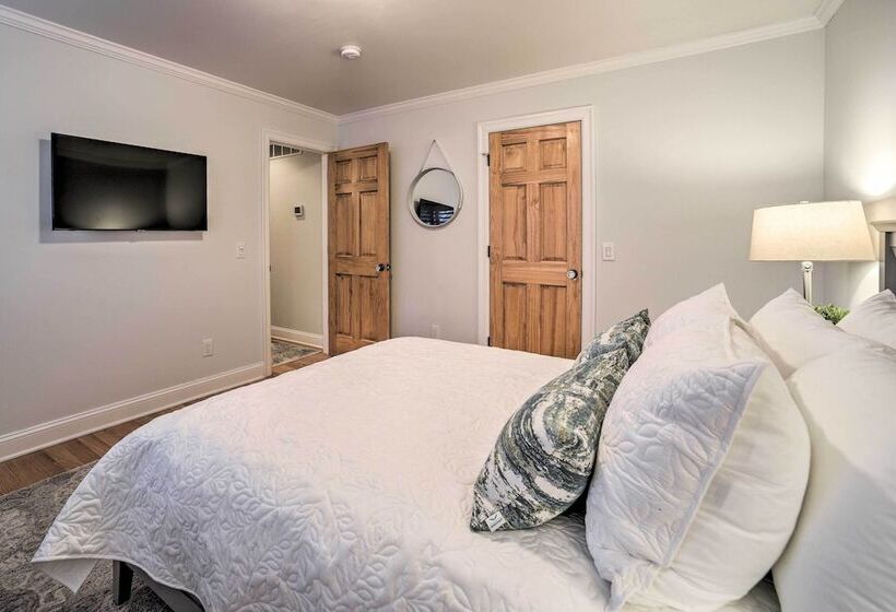 Stunning House W/ Deck, Game Room & Home Gym!