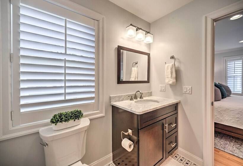 Stunning House W/ Deck, Game Room & Home Gym!