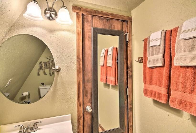 Sunny Muddy Moose Cabin W/ Fire Pit & Mtn Views!