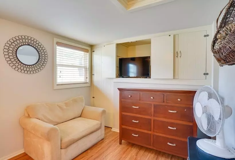 Tropical Island Escape W/ Deck, Walk To Avalon Bay