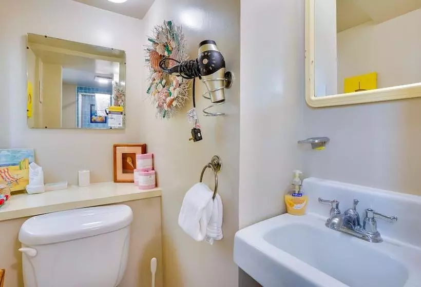 Tropical Island Escape W/ Deck, Walk To Avalon Bay