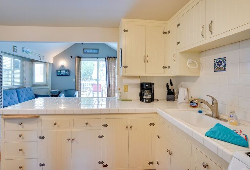 Tropical Island Escape W/ Deck, Walk To Avalon Bay