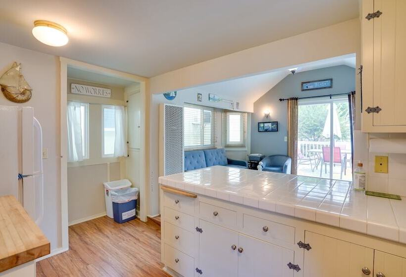 Tropical Island Escape W/ Deck, Walk To Avalon Bay