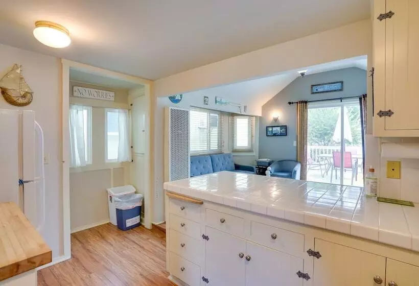 Tropical Island Escape W/ Deck, Walk To Avalon Bay