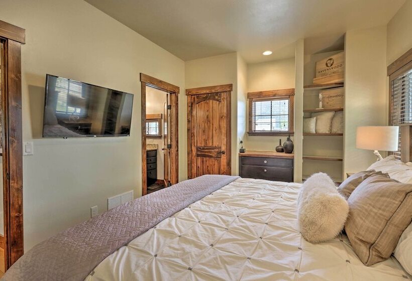 Walk To Main St & Marina: Grand Lake Cabin!