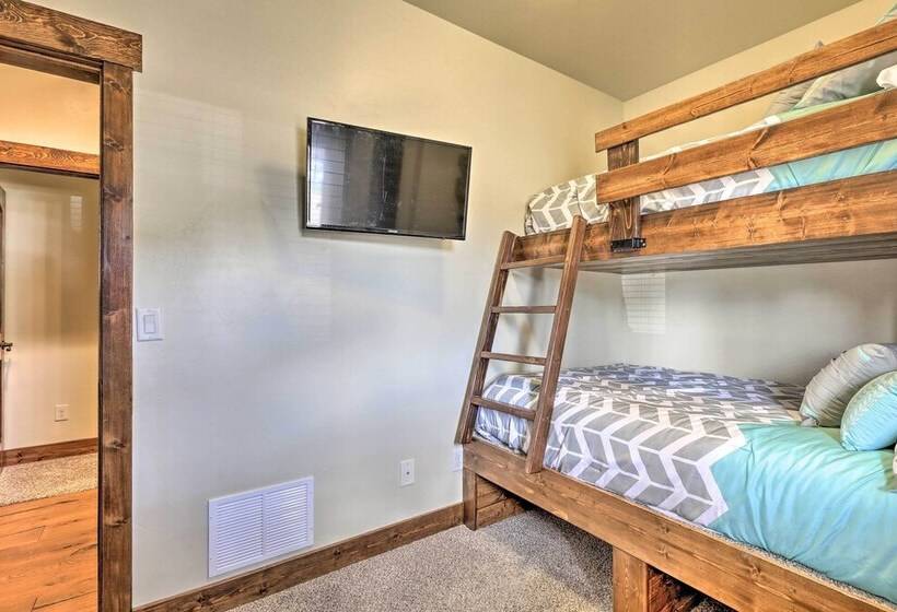 Walk To Main St & Marina: Grand Lake Cabin!