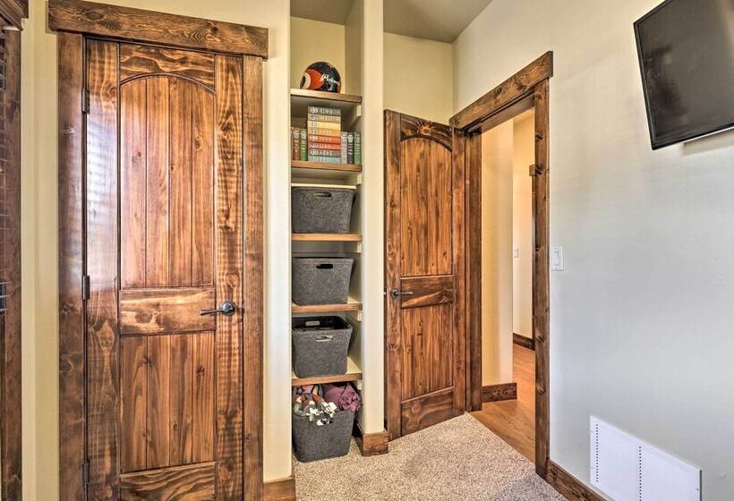 Walk To Main St & Marina: Grand Lake Cabin!