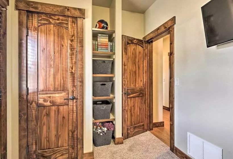 Walk To Main St & Marina: Grand Lake Cabin!