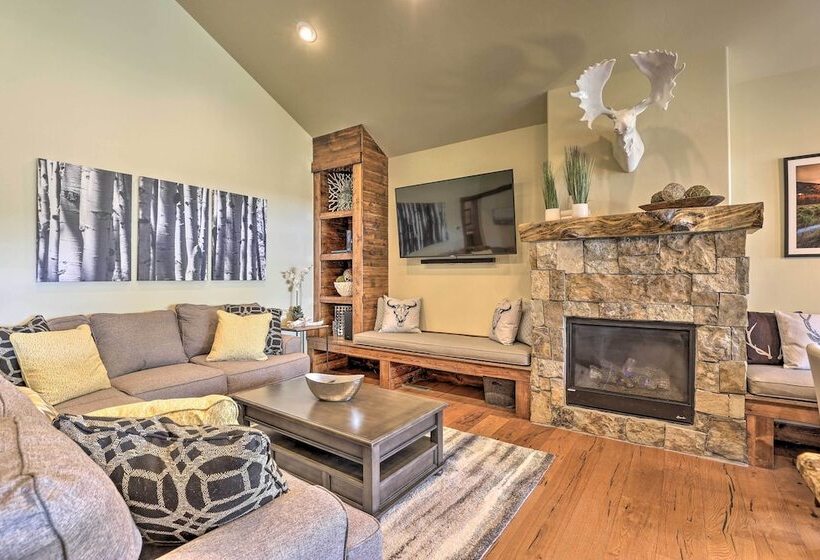 Walk To Main St & Marina: Grand Lake Cabin!