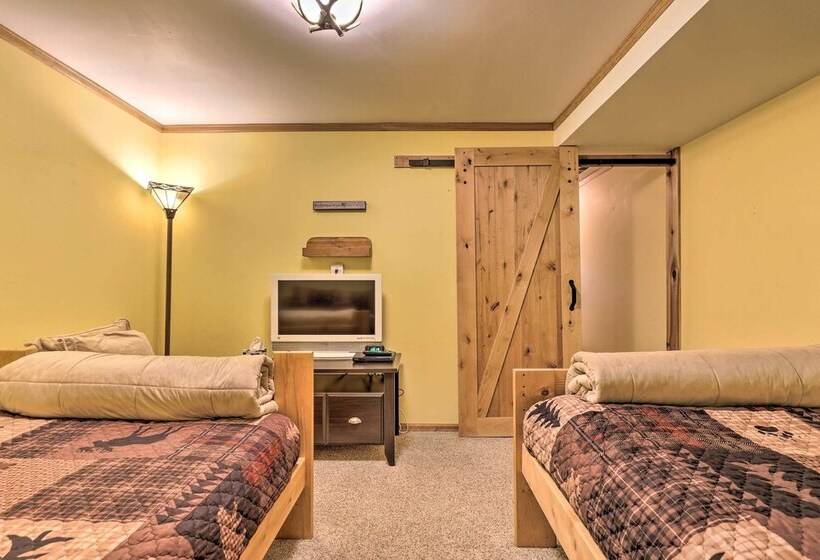 2 Mi To Rocky Mountain Nat L Park: Cabin W/ Views