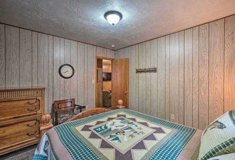 2 Cozy Island Park Cabins W/ Near The Lake!